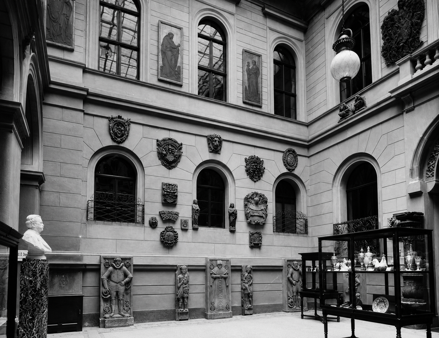 Zdjęcie archiwalne 2: Wrocław - Śląskie Muzeum Rzemiosła Artystycznego i Starożytności